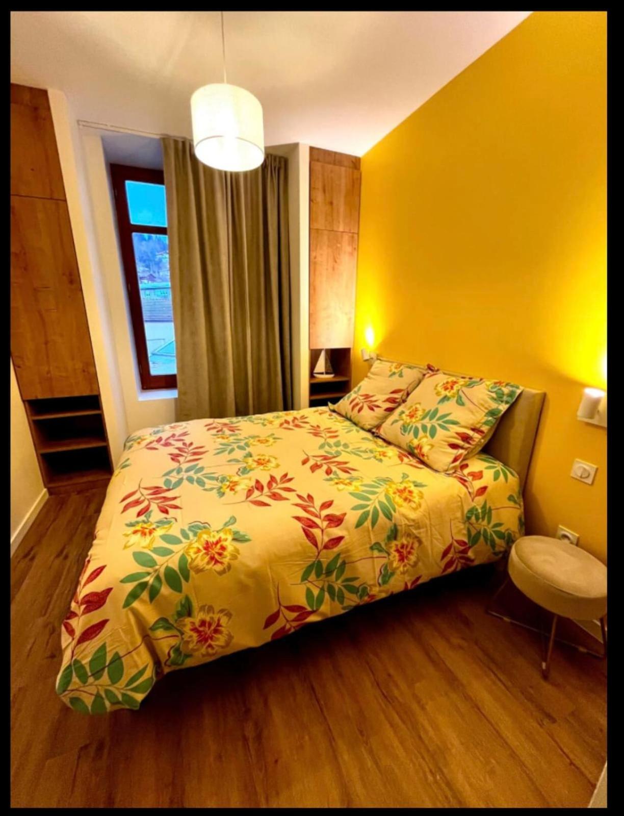 Spacious In The Heart Of !!! Apartment *
