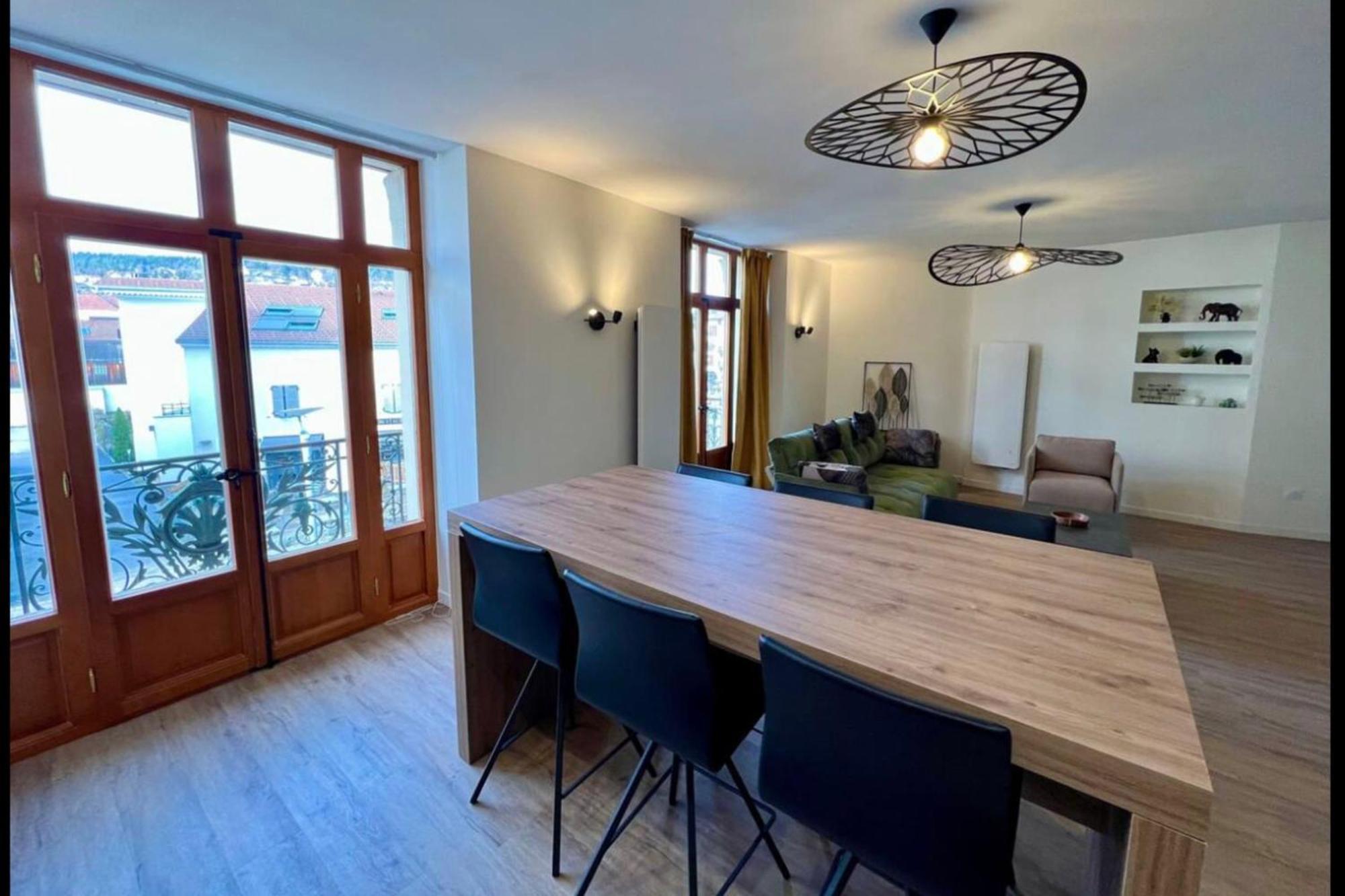 Apartment Spacious In The Heart Of !!!